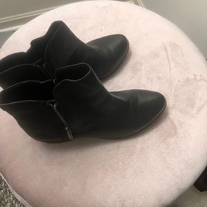 Black leather Bootie